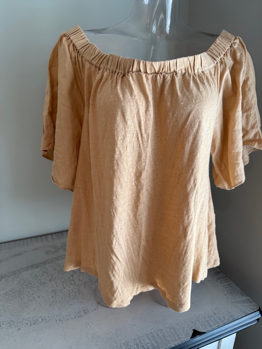 EUC Chicos Women’s Off-Shoulder Short Sleeve Top in taupe Chicos Sz 3/ XL